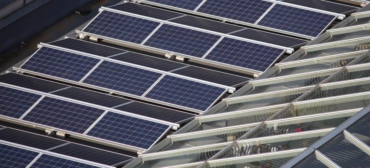 Roof top solar in a zig zag layout